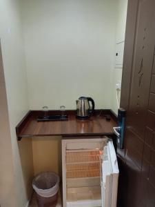 Kuchyň nebo kuchyňský kout v ubytování فندق العليان الفضي Olyaan Silver Hotel