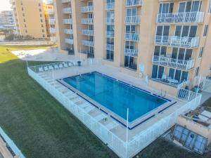 Bazén v ubytování Oceanfront Condo at Oceania Beach Club - Pool, Balcony, Sleeps 4, Walk to Flagler Ave! nebo v jeho okolí