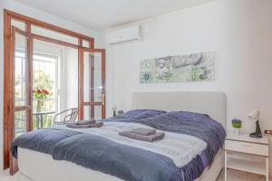 a bedroom with a bed with towels on it at Casa Nutt by the Sea in Torrox