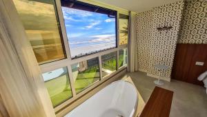Ένα μπάνιο στο Residencial Perequê - Frente Mar com Conforto Acústico +47 φωτογραφίες