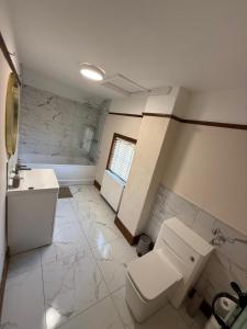 Un baño de 1 Top Locks 16 fotos más