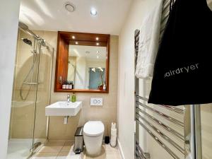 Ένα μπάνιο στο FruitTrees Serviced Apartment +43 φωτογραφίες