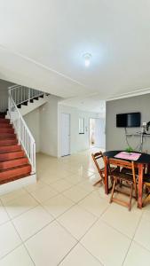 Μια τηλεόραση ή/και κέντρο ψυχαγωγίας στο Flat Paulista 10