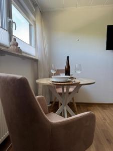 TV a/nebo společenská místnost v ubytování RheinBlick Apartment - Park and Stay "optional" am Deutschen Eck