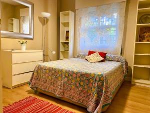 a bedroom with a bed and a window at Acogedor Apart de 2 dormitorios en C.Expo, SEVILLA in Mairena del Aljarafe +49 photos