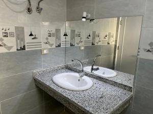 a bathroom with two sinks and a mirror at The Nile Paradise in Al Aqālitah +27 photos
