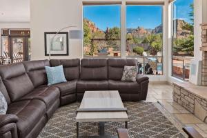 Posezení v ubytování High end Haven for Family - Views Luxury Pool