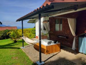 a bath tub in a hammock outside a house at Casa Campestre con jacuzzi y quebrada in La Mesa +13 photos