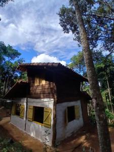 a small house in the middle of the forest at Canto da Águia in Ouro Preto