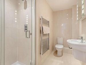 Ένα μπάνιο στο 2 Bed in West Bay DC065 +21 φωτογραφίες