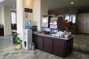 Удобства за правене на кафе и чай в Хотел Бисер - Безплатен паркинг и безплатен достъп до басейн