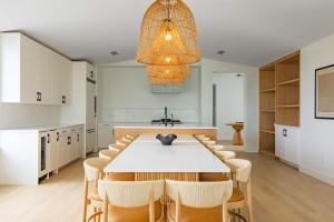 a kitchen and dining room with a table and chairs at The Joyrise House at Solaire Lunara Bay in Key West