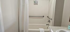 a bathroom with a shower and a toilet and a sink at Sunrise Inn in Eastman +10 photos