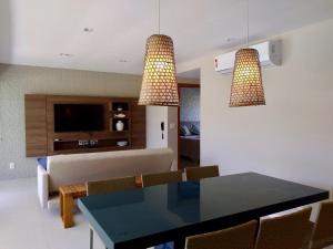 TV a/nebo společenská místnost v ubytování Ykutiba Imbassaí - Apartamento 2 Quartos - H03