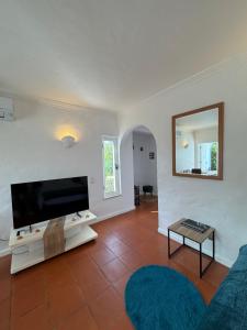 Μια τηλεόραση ή/και κέντρο ψυχαγωγίας στο Casa Gatu Verdi