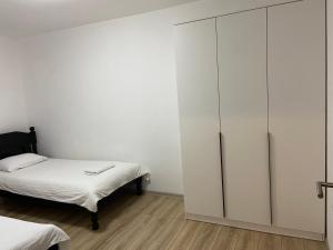 A bed or beds in a room at Sarajevo APARTMENT 7 -Free Garage- Még 15 kép