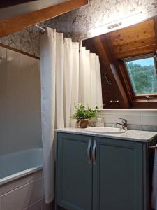 Kuchyň nebo kuchyňský kout v ubytování CAMBRA APARTAMENT, Dúplex acogedor en el coraón de El Pont de Suert