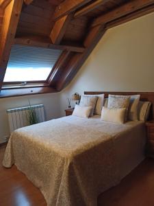 a bedroom with a large bed with a large window at CAMBRA APARTAMENT, Dúplex acogedor en el coraón de El Pont de Suert in El Pont de Suert