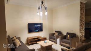 Μια τηλεόραση ή/και κέντρο ψυχαγωγίας στο Al dora residence Stunning luxury apartment