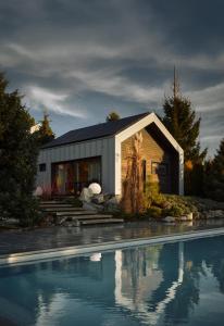 Bazén v ubytování SKARPA resort nebo v jeho okolí