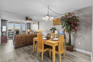 Posezení v ubytování Ocean Views Beachfront Condo - Pool - Near Flagler Ave