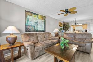 Posezení v ubytování Ocean Views Beachfront Condo - Pool - Near Flagler Ave