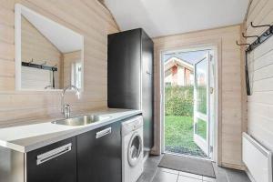 Kuchyň nebo kuchyňský kout v ubytování SJ233-Hejls-Hybenvaenget-17 + 13 fotografií