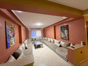 O zonă de relaxare la Tangier beach +4 fotografii