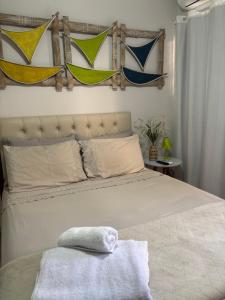 Ένα ή περισσότερα κρεβάτια σε δωμάτιο στο Loft 109- Espaço Praia Aptos