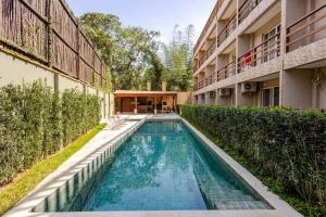 a swimming pool in the middle of a building at Condomínio Eclipse Village, Praia de Juquehy in São Sebastião +12 photos