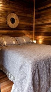 a bedroom with a bed and a mirror on the wall at Experiência Premium - Montanha do Sol in Aiuré