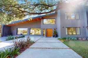 Budova, kde se prázdninový dům nachází