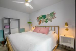 Una cama o camas en una habitación de Villa María - Perfect Getaway 52 fotos más