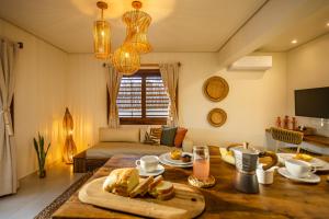 a living room with a table and a couch at Aldeia Jeri Flats in Jericoacoara