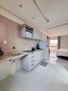 Η κουζίνα ή μικρή κουζίνα στο Studio 08 - 2K Atalaia Apenas150m da Orla