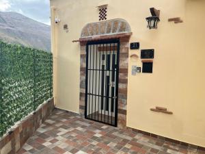 a gate in the side of a building with a view at marino casa vacanze in Carini