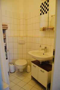 a bathroom with a sink and a toilet at Ferienappartment in der City in Bremen