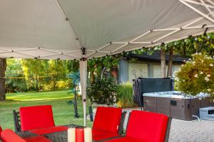 Zahrada ubytování Nature Oasis BarMar 2BR Suite in Dundas close to Webster Falls