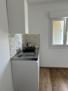 Η κουζίνα ή μικρή κουζίνα στο Maison ADAR 101