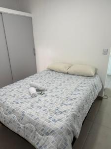 Ένα ή περισσότερα κρεβάτια σε δωμάτιο στο Studio Bem-Estar no centro