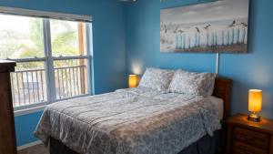 En eller flere senge i et værelse på Surfside I #304 condo