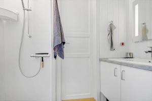 Et badeværelse på C11114-Hemmet-Bork-Hytteby-215 + 28 billeder