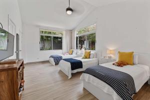 Ένα ή περισσότερα κρεβάτια σε δωμάτιο στο Renovated Family Home BBQ - Pool