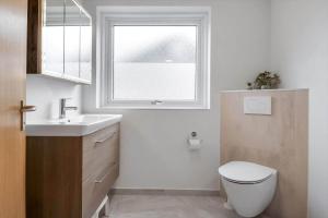 Koupelna v ubytování C11615-Skjern-Bogebakken-4 + 25 fotografií