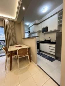 Η κουζίνα ή μικρή κουζίνα στο Viva o conforto da primeira locação! +3 φωτογραφίες