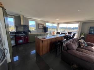 a living room with a couch and a kitchen at Glacier Lake House in Tatare