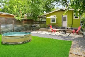 Κήπος έξω από το AuthenticATXDtwnBeauty - Fenced Yard, Walk to 6th St, Best Eateries & BBQ
