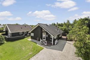 Το κτήριο όπου στεγάζεται  η παραθεριστική κατοικία