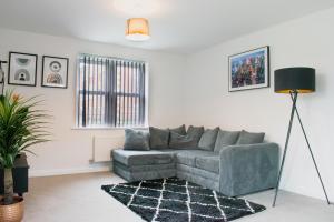 Χώρος καθιστικού στο Contractor x Relocator Apt, Long Stay Savings, Fibre Optic FAST WiFi, Multiple Free Parking Spaces, Netflix - Sleeps 4