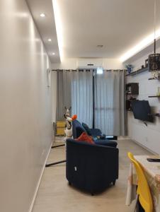 a living room with a dog sitting on a couch at APARTAMENTO COP30 - Natureza e bem estar juntos in Ananindeua